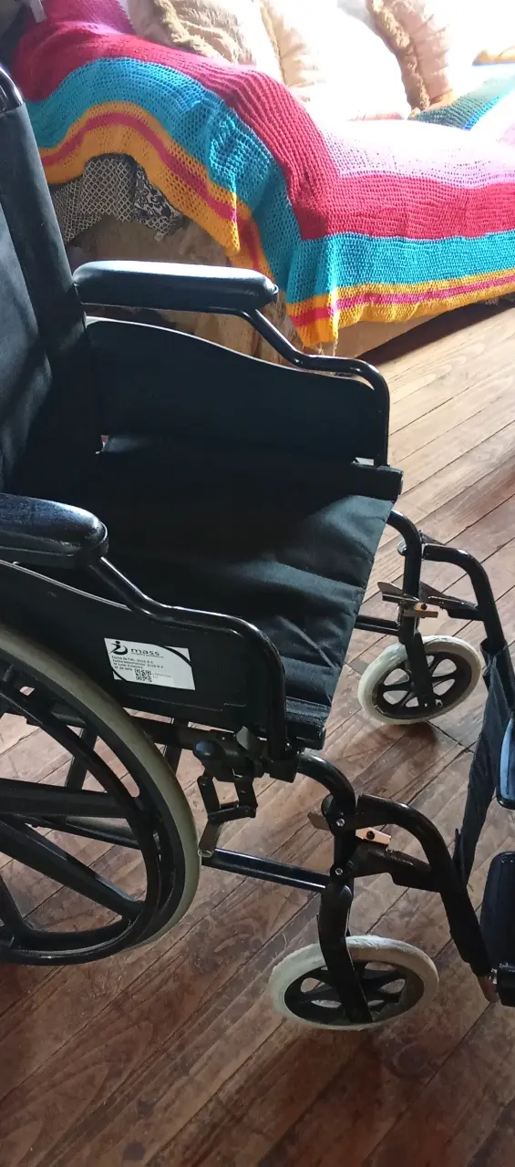 Silla de ruedas plegable sin uso - 4