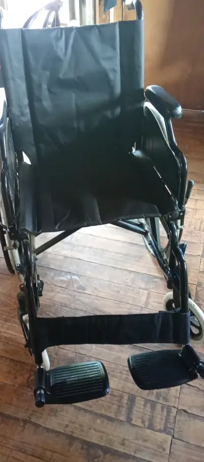 Silla de ruedas plegable sin uso - miniatura 5