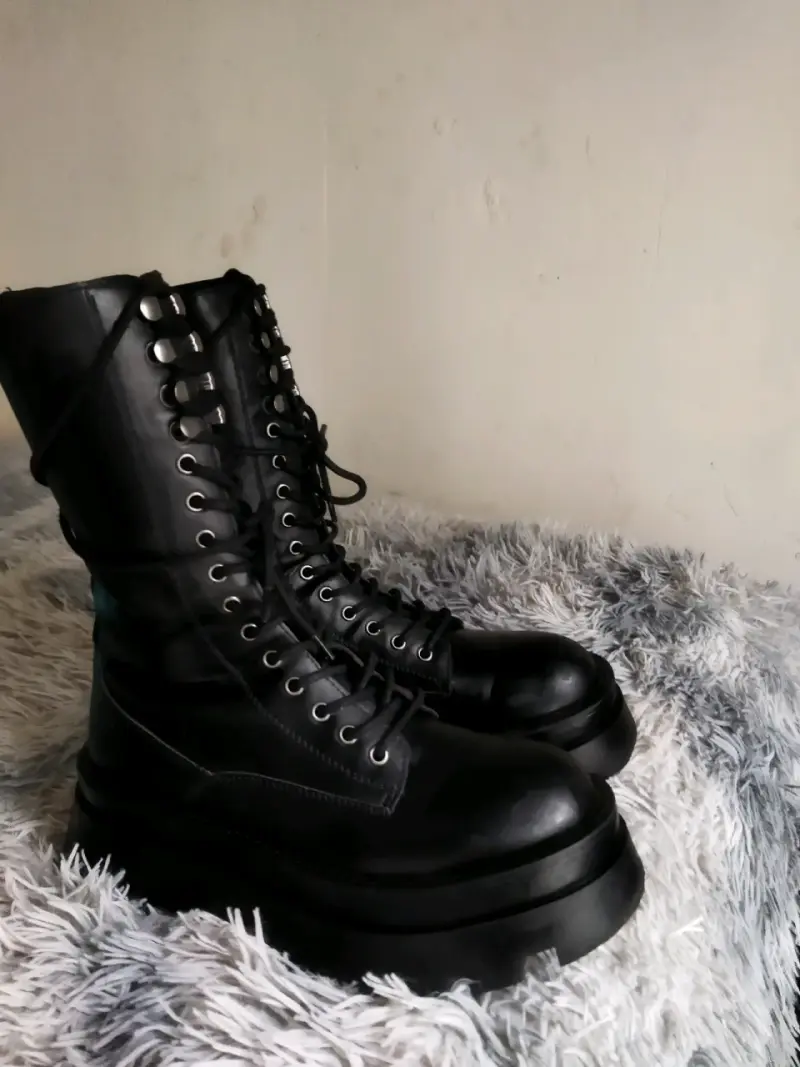Botas negras con plataforma alta - 3
