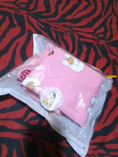 Pijama infantil rosa con estampado de frutas - miniatura 4