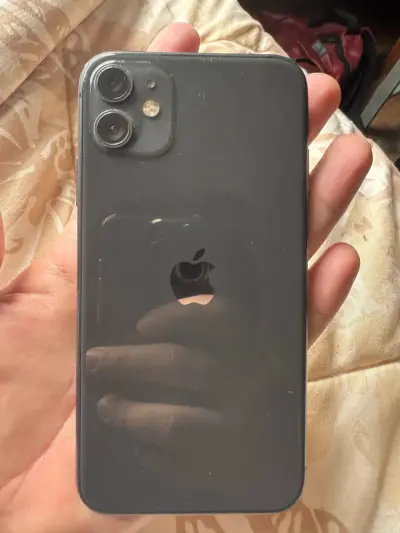 iPhone 11  en buen estado color negro - miniatura 1