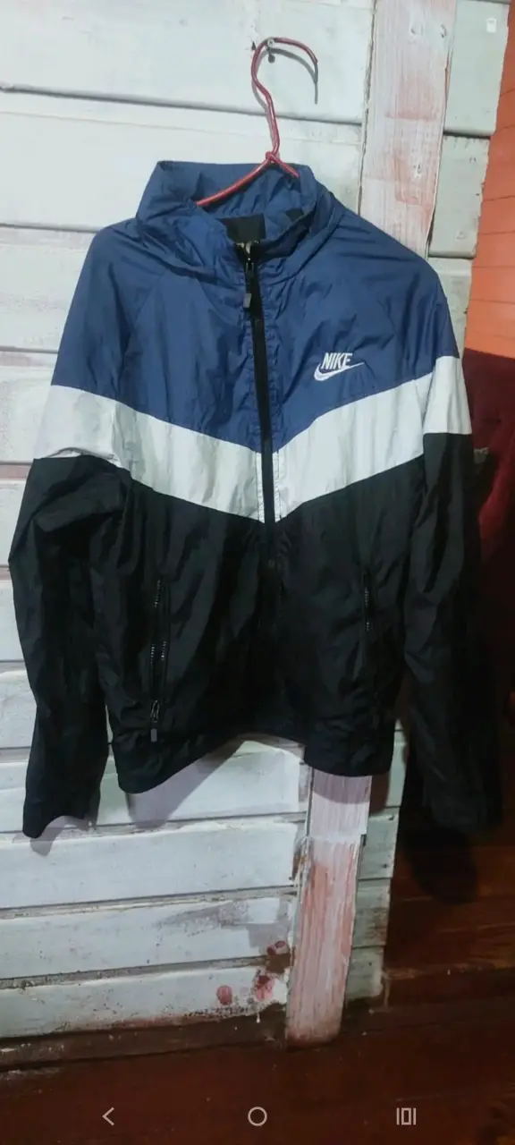 Chaqueta cortaviento Nike azul y negra - 1