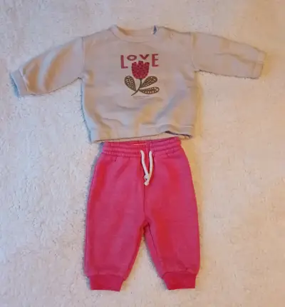 Conjuntos de ropa para bebé en tonos rosados - miniatura 2