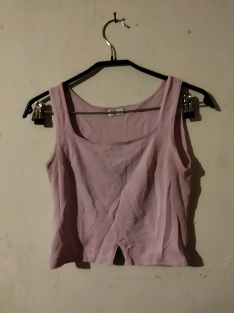 Top sin mangas color lila para mujer