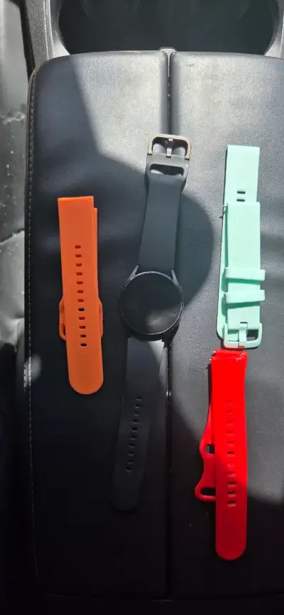 Samsung Galaxy Watch 4 con correas intercambiables - miniatura 2