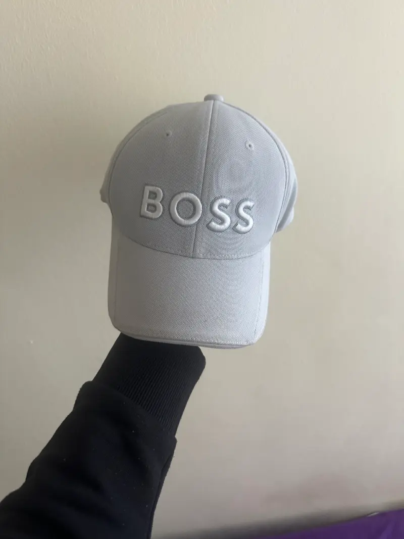 Gorro Boss Como Nuevo Original sin Detalles - 1