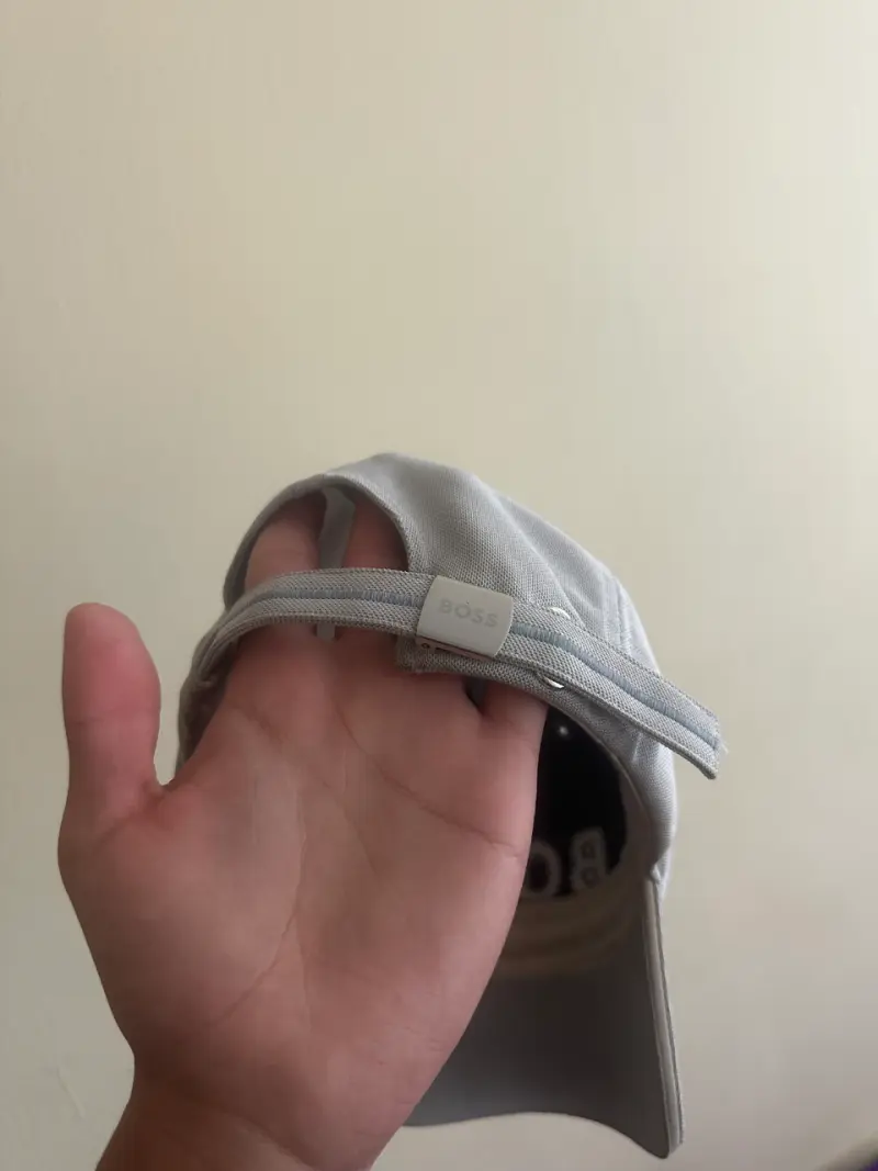 Gorro Boss Como Nuevo Original sin Detalles - 2