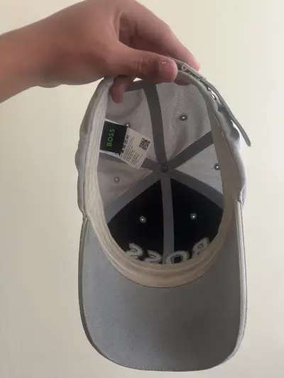 Gorro Boss Como Nuevo Original sin Detalles - miniatura 3