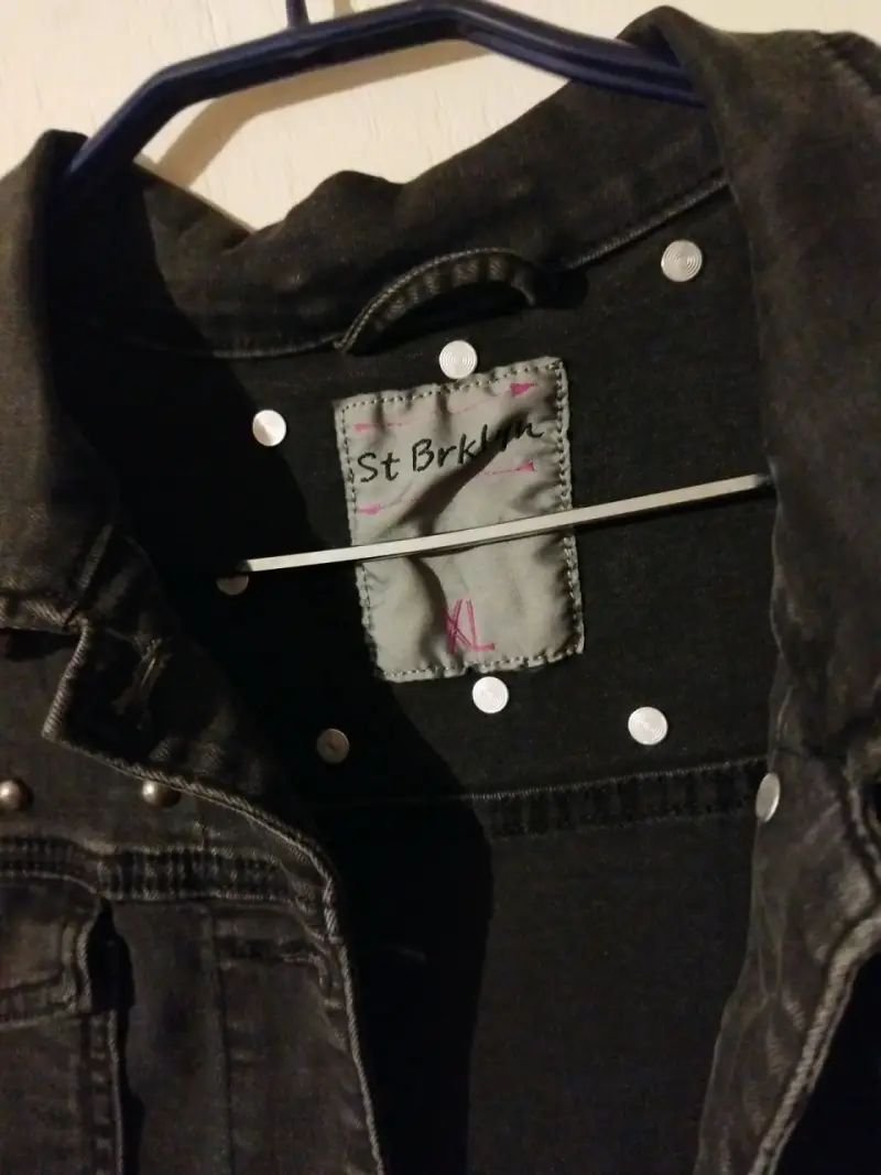 Chaqueta de mezclilla negra con tachas St Brklyn - 2