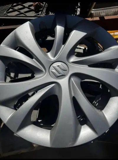 Llantas y tapa ruedas de  Suzuki  swift 2024 - miniatura 1