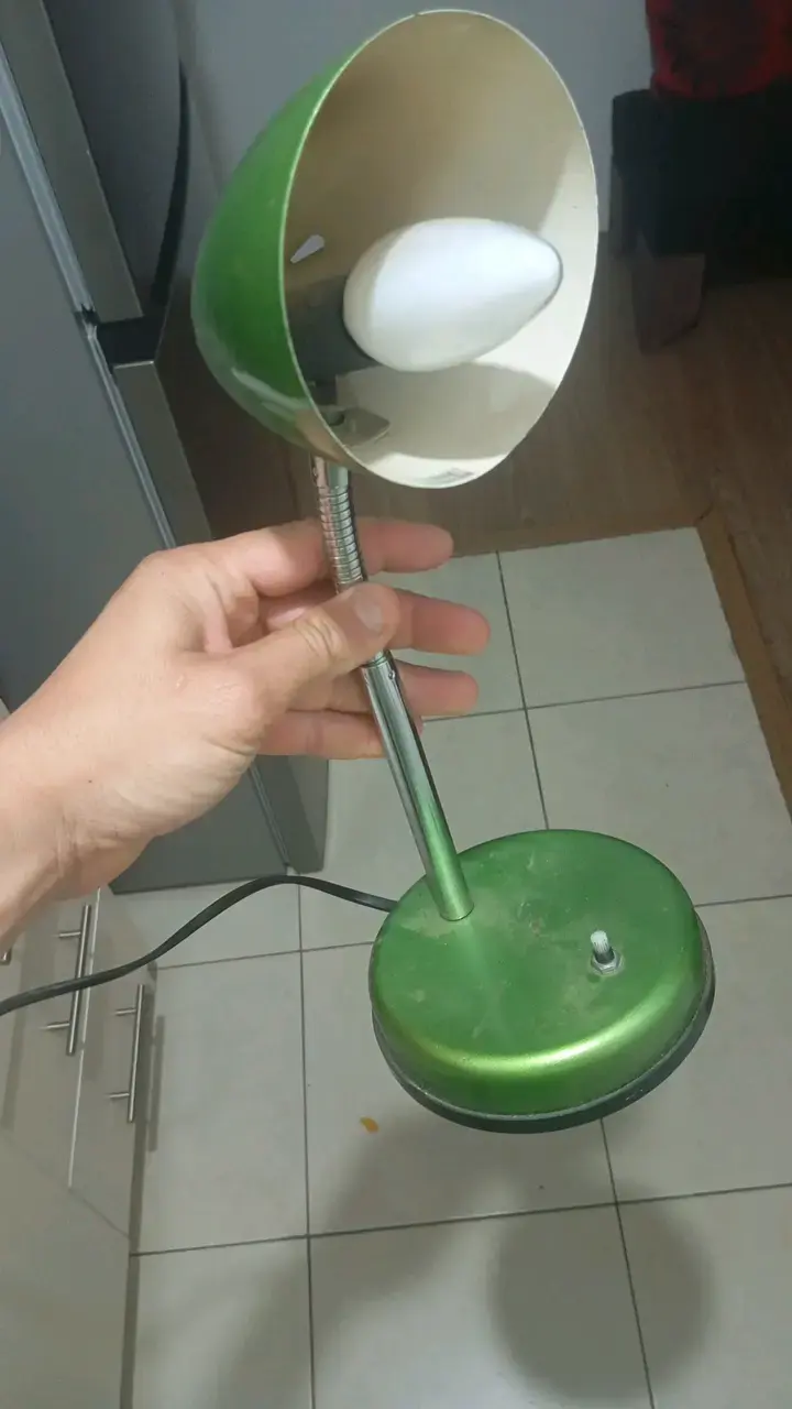 Lámpara de escritorio verde ajustable - 1