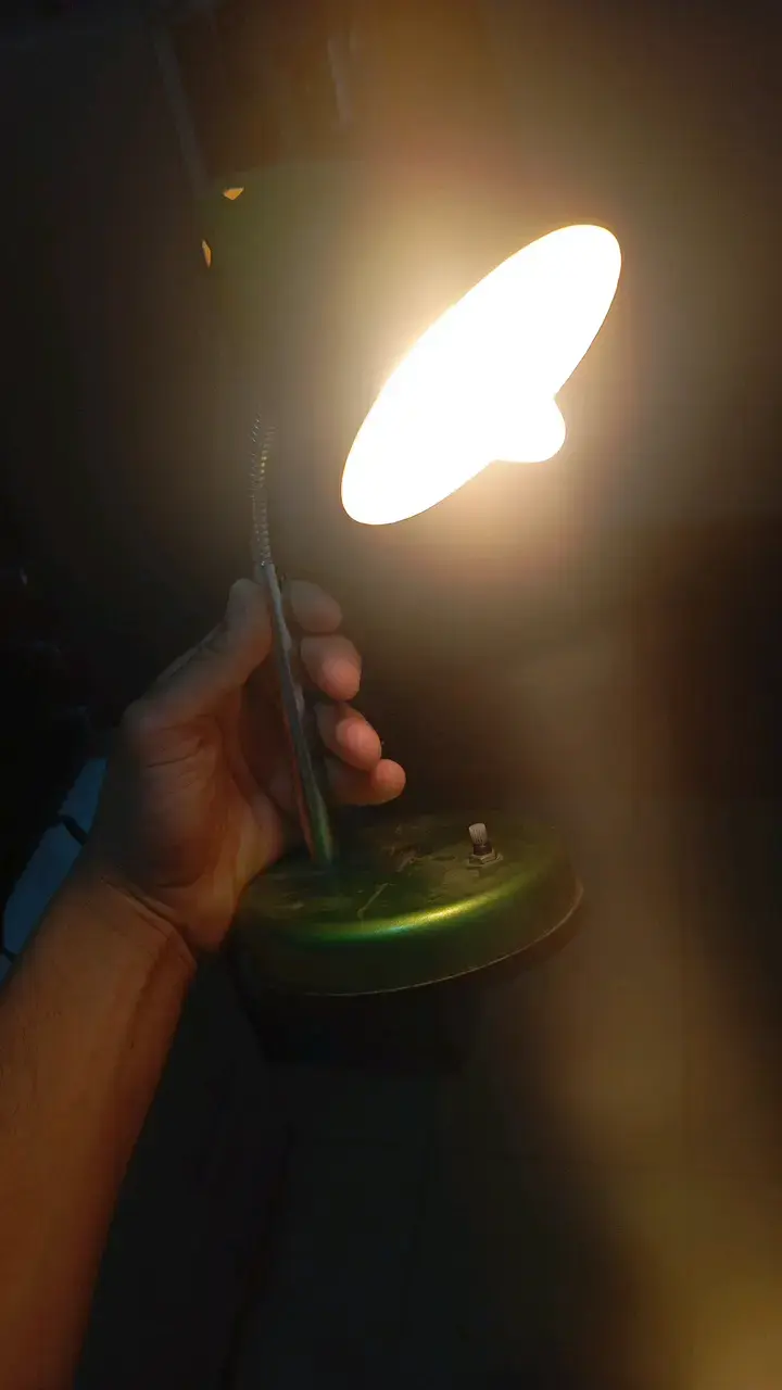 Lámpara de escritorio verde ajustable - 5