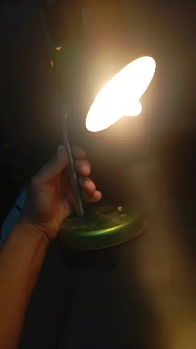 Lámpara de escritorio verde ajustable - miniatura 5