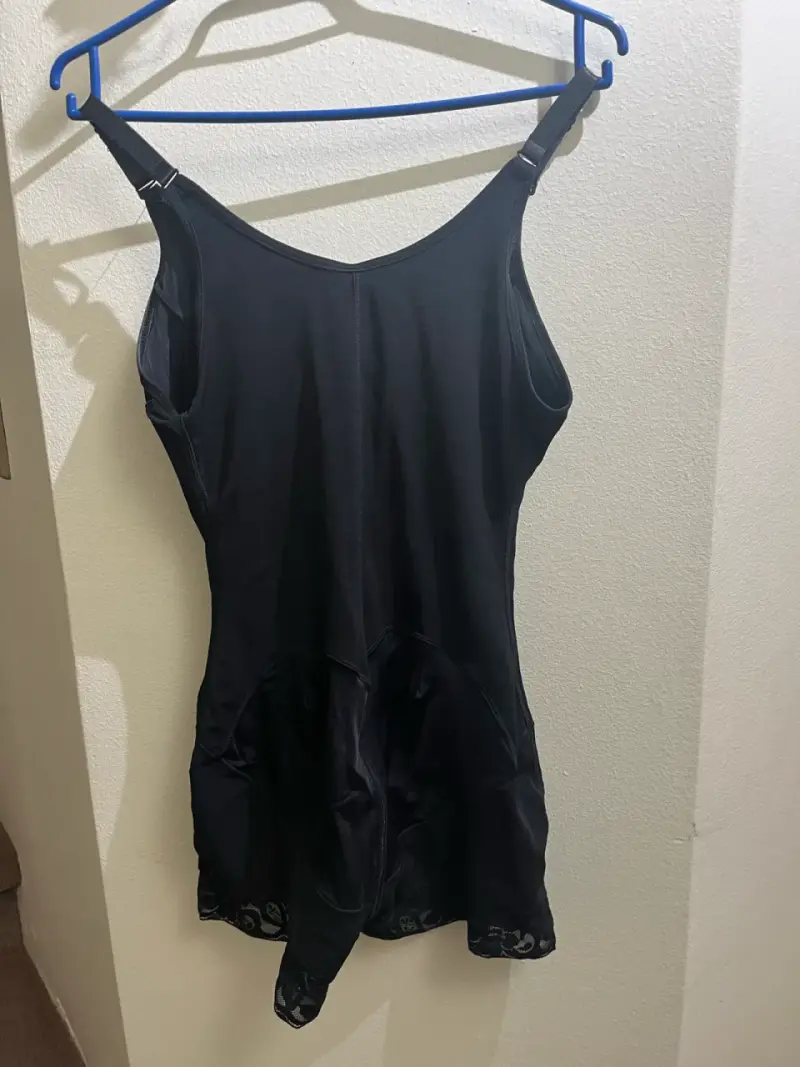 Faja moldeadora negra con cierre frontal - 3