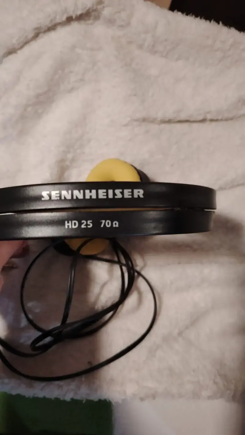 Audífonos de monitoreo Sennheiser HD 25 usados - 1