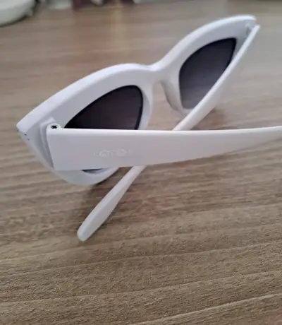 Gafas de sol blancas estilo cat eye - miniatura 3