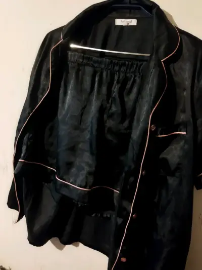 Pijama de satén negro para mujer talla L - miniatura 2