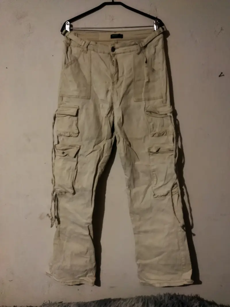 Pantalones cargo beige Menina con bolsillos