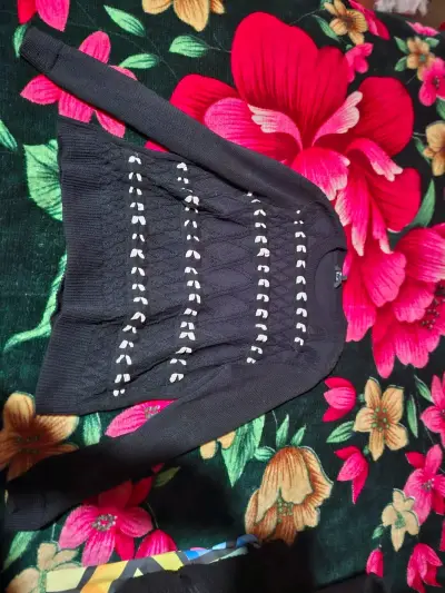 Polera de rayas blancas y negras para mujer - miniatura 3