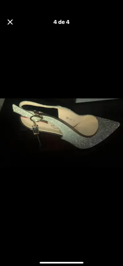 Zapatos de tacón plateados con brillo - miniatura 2
