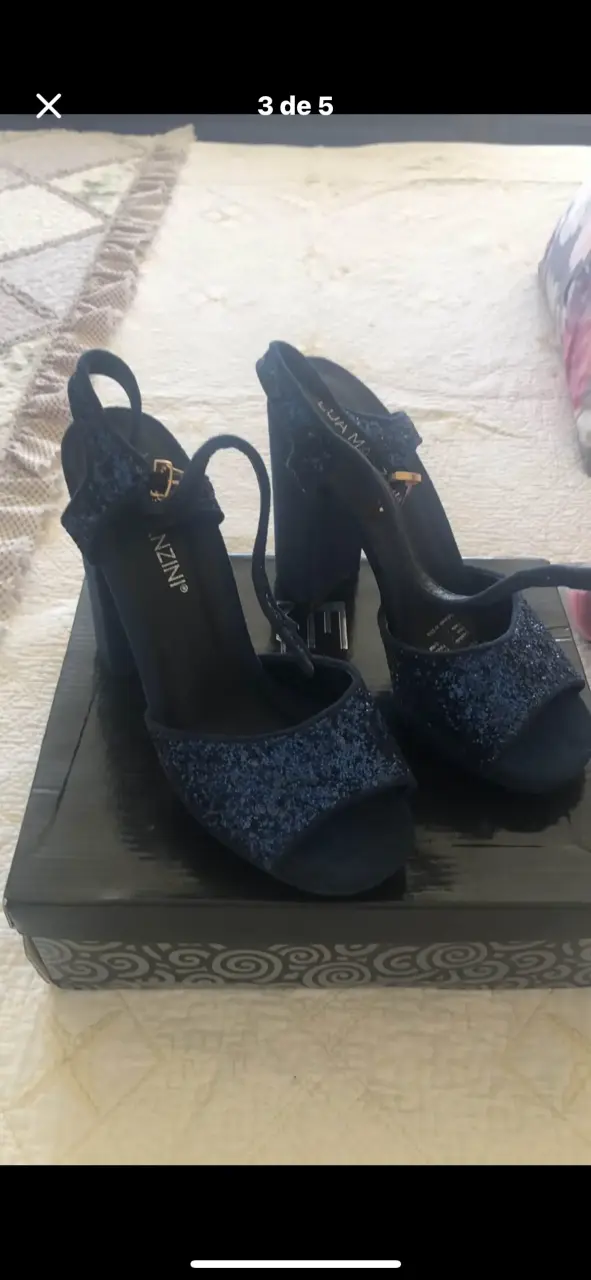 Zapatos de tacón plateados con brillo - 4