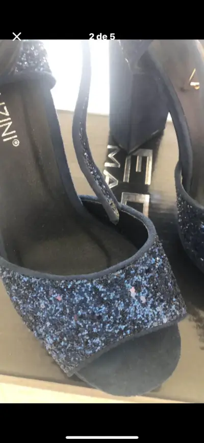 Zapatos de tacón plateados con brillo - miniatura 5