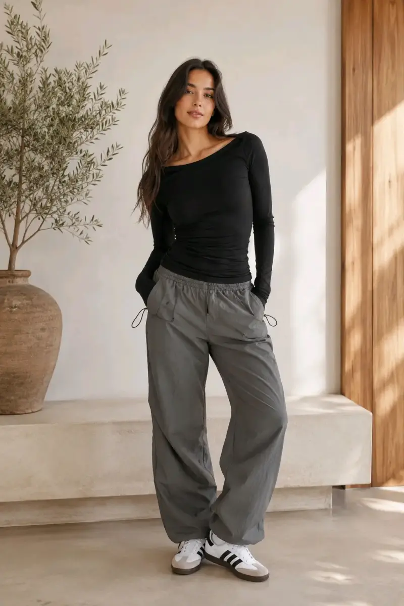 Polera Negra Cuello Bote Mujer - 2