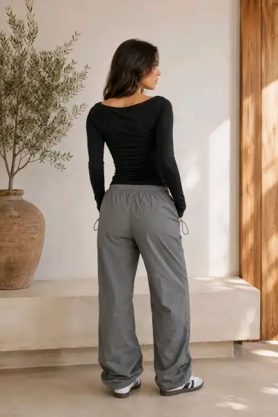 Polera Negra Cuello Bote Mujer - miniatura 3