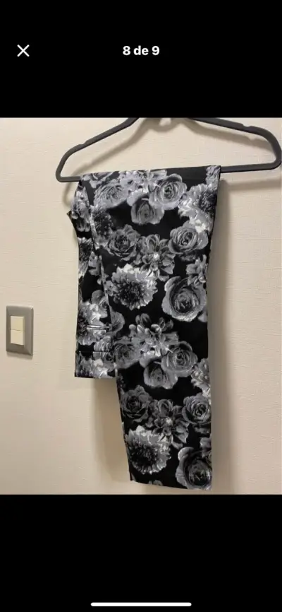 Traje floral en blanco y negro para mujer - miniatura 4