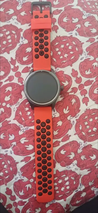 Reloj inteligente con correa deportiva roja - miniatura 1