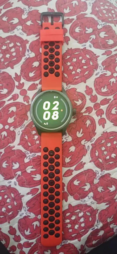 Reloj inteligente con correa deportiva roja - miniatura 5