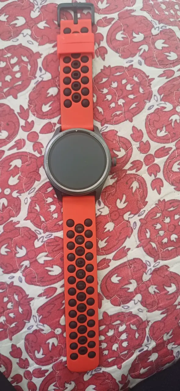 Reloj inteligente con correa deportiva roja - 6