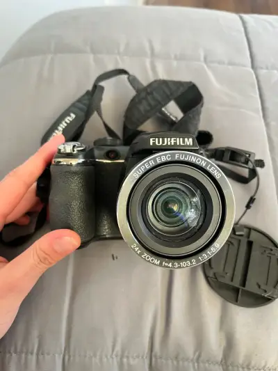 Cámara Fujifilm FinePix S4200 en buen estado - miniatura 6