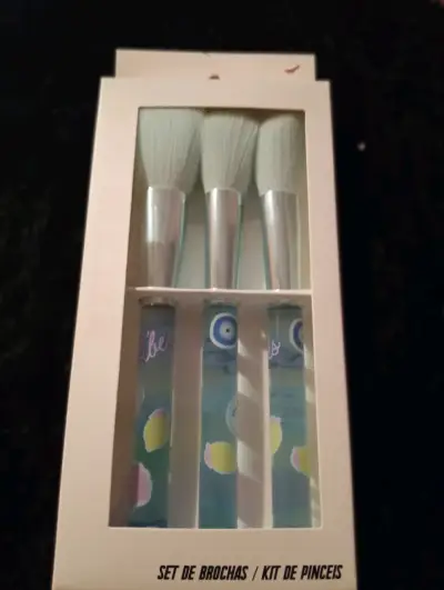Set de brochas de maquillaje coloridas - miniatura 1