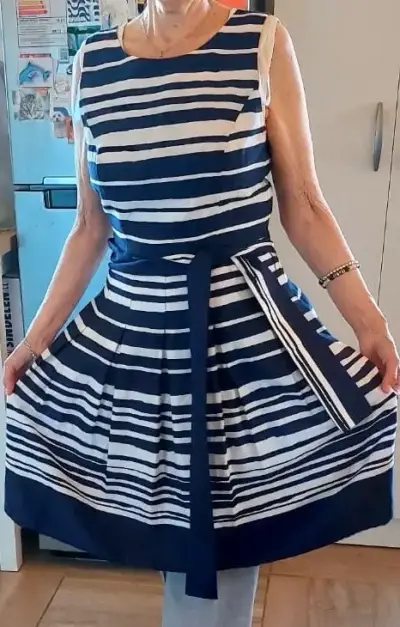 Vestido a rayas azul y blanco sin mangas - miniatura 1