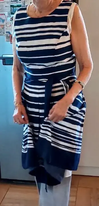 Vestido a rayas azul y blanco sin mangas - miniatura 2