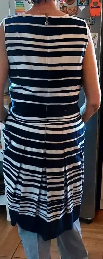 Vestido a rayas azul y blanco sin mangas - miniatura 3