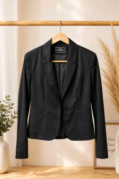 Blazer negro elegante para mujer Clockhouse - miniatura 2