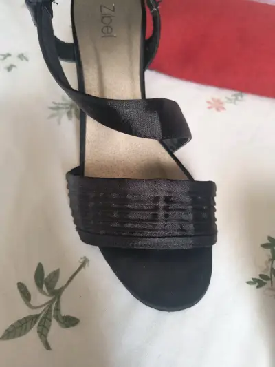 Sandalias de tacón negro elegantes para mujer - miniatura 4