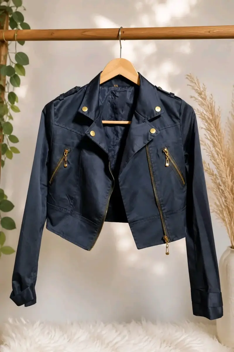 Chaqueta con detalles dora