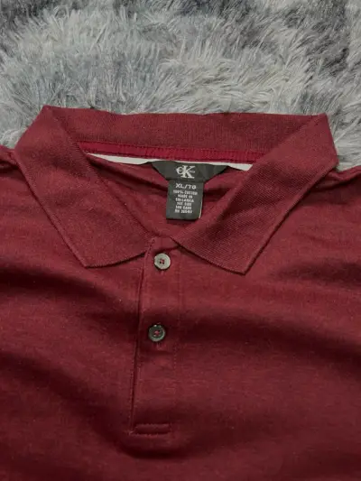 Polera polo burdeos Calvin Klein para hombre - miniatura 2