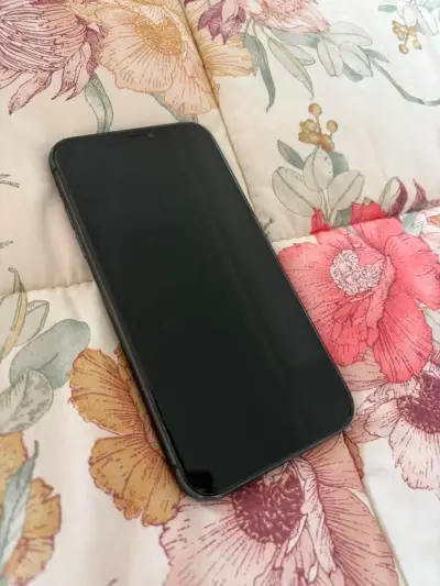 Se Vende IPHONE 11 128gb - miniatura 1