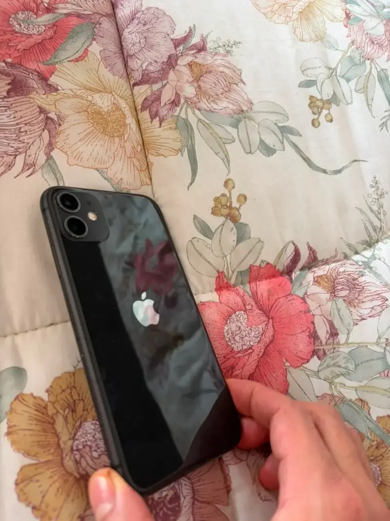 Se Vende IPHONE 11 128gb - 3