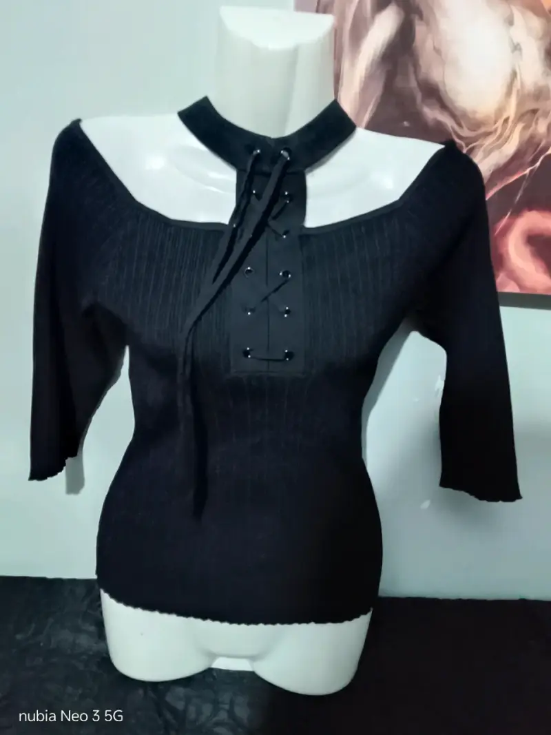 Polera con hombros visibles elástica da talla M