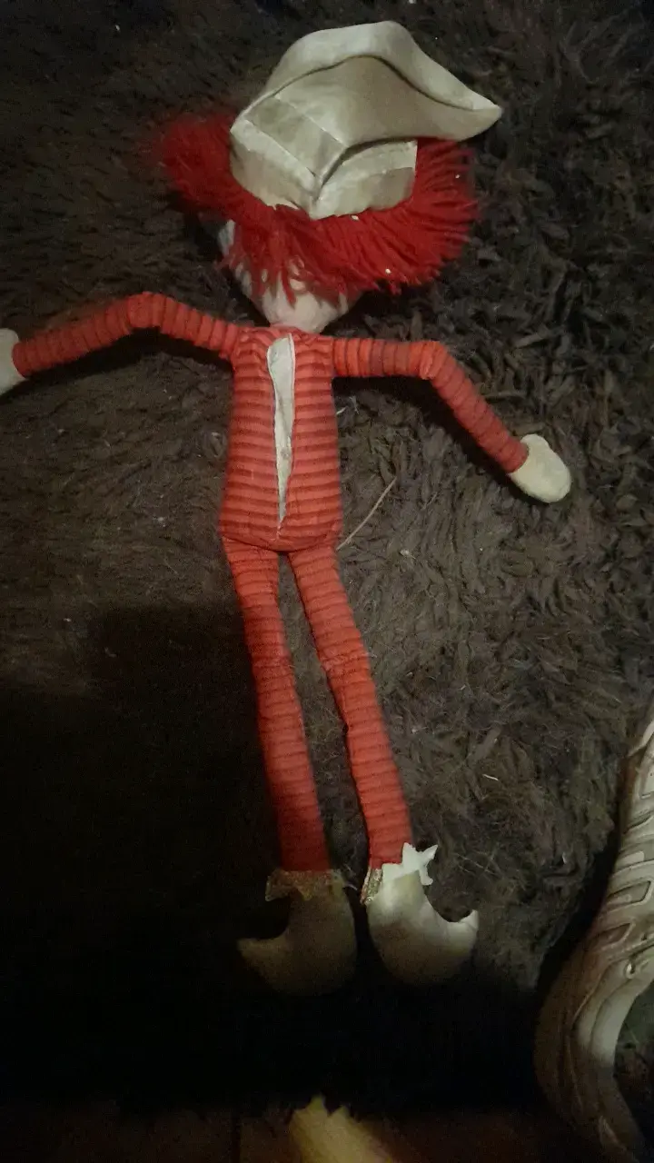 Muñeco de tela navideño rojo y blanco - 2