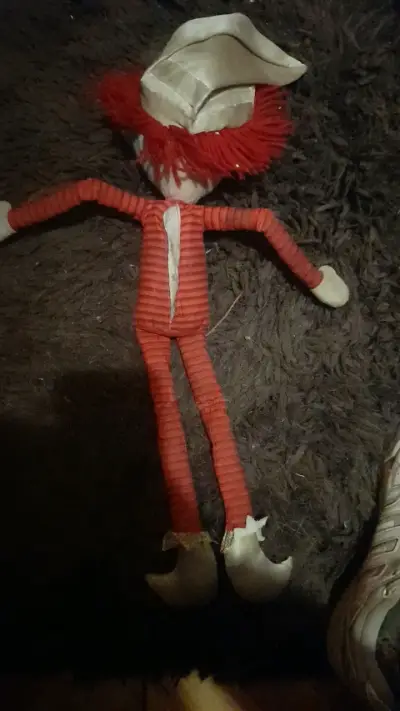 Muñeco de tela navideño rojo y blanco - miniatura 2