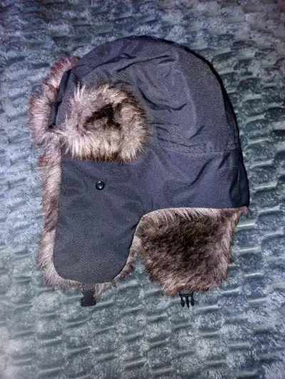 Gorro de invierno con forro de piel sintética - miniatura 3