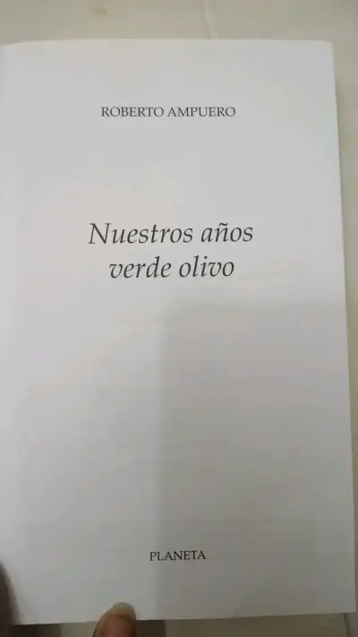 Libro 'Nuestros años verde olivo' de Roberto Ampuero - miniatura 2