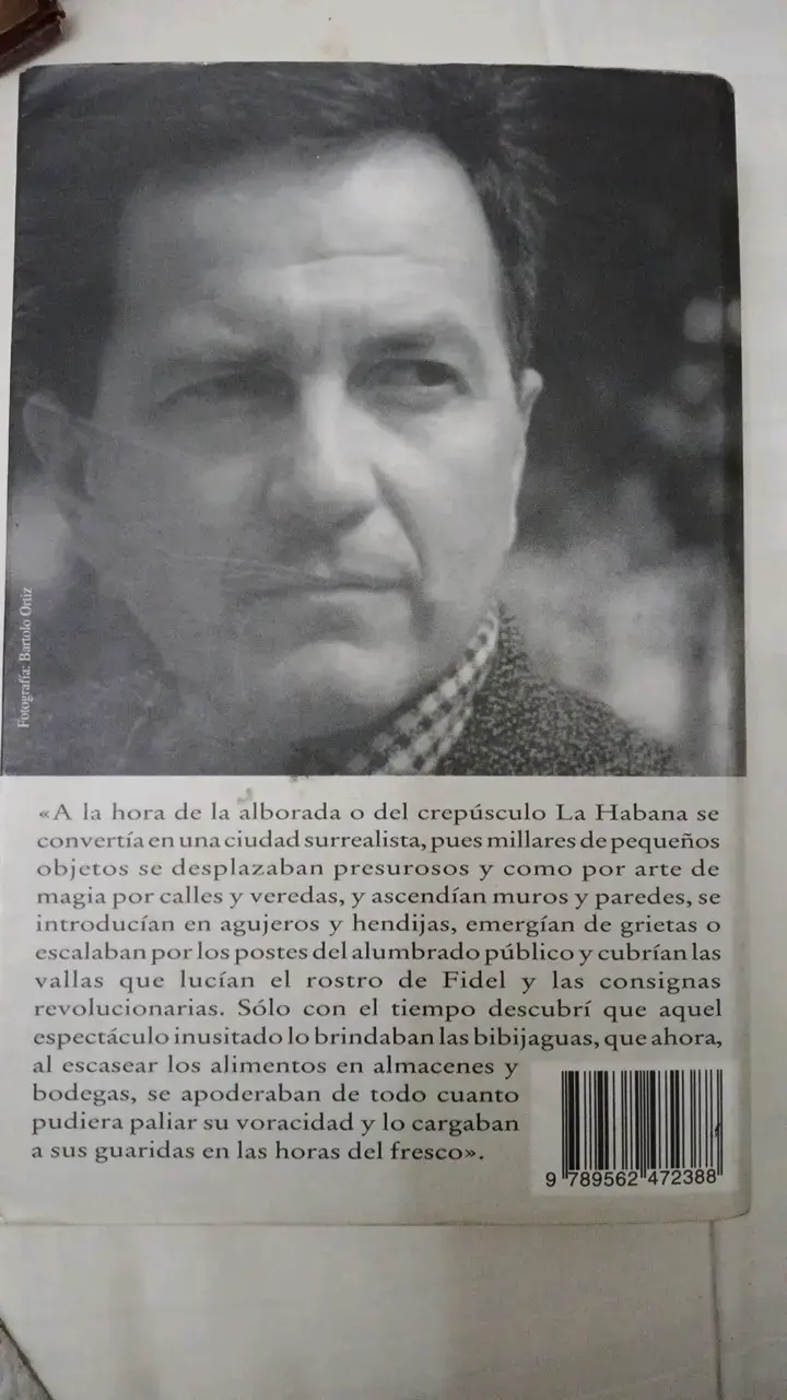 Libro 'Nuestros años verde olivo' de Roberto Ampuero - 4