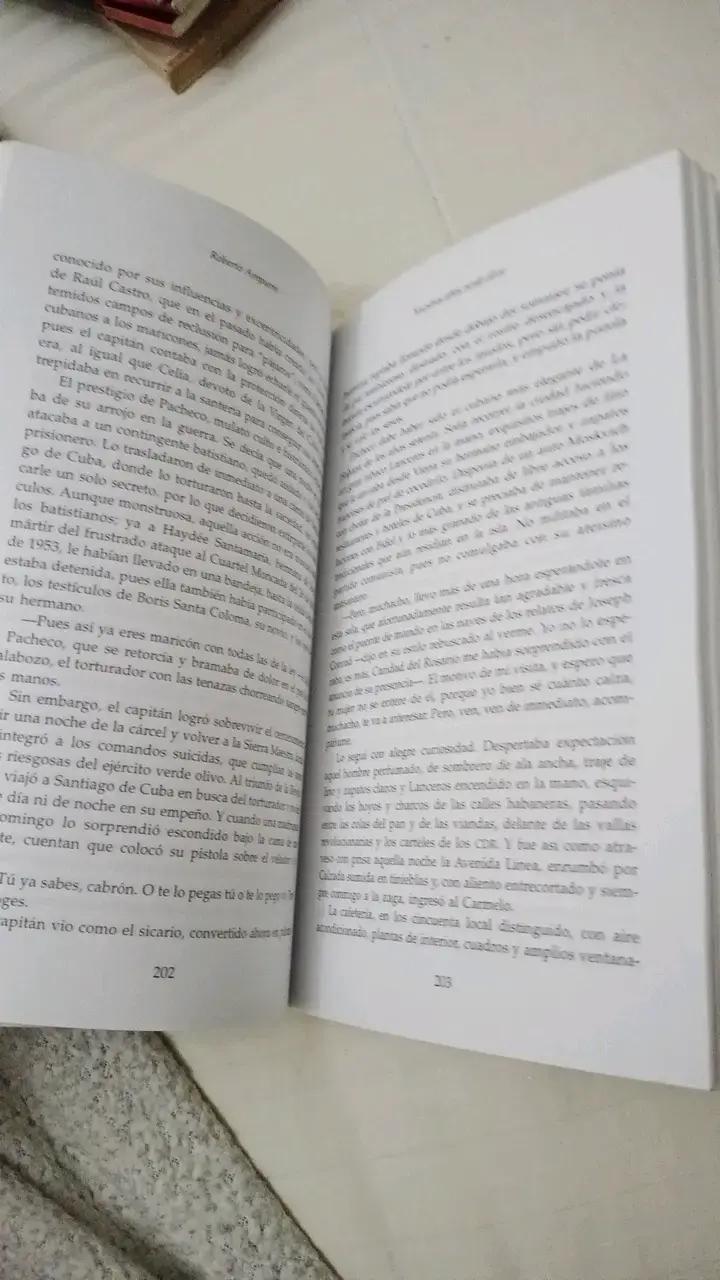 Libro 'Nuestros años verde olivo' de Roberto Ampuero - 6